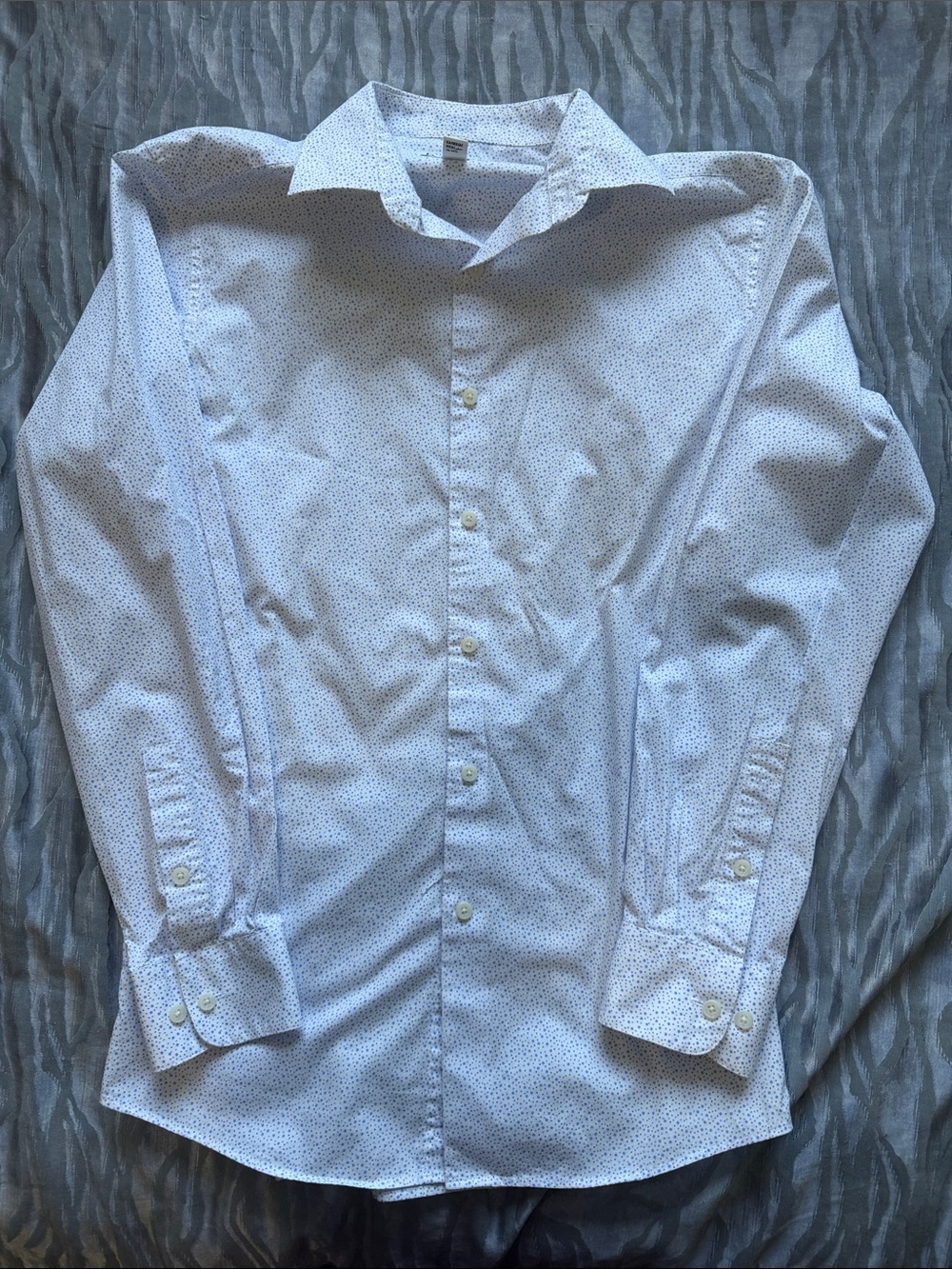 Bar III Mens Slim Fit Blue and White Micro-Print Dress Shirt. Size Small